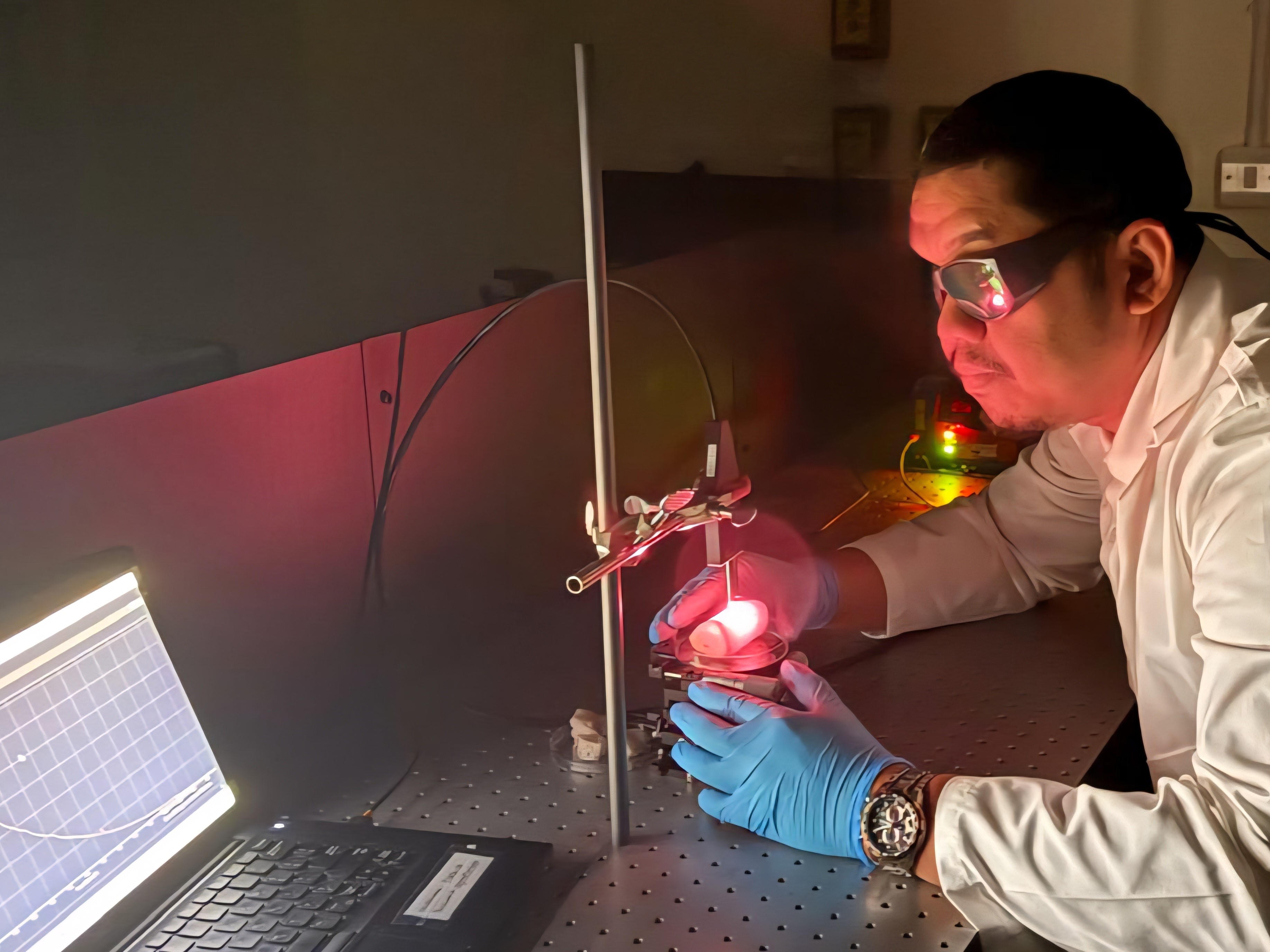 Dr. Azhar Zam, Associate Professor of Bioengineering, NYU Abu Dhabi, measuring bone with Raman Spectroscopy